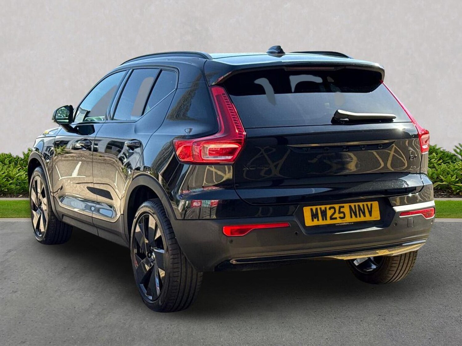 Used Volvo XC40 2025 for sale - 78194208: Photo 2