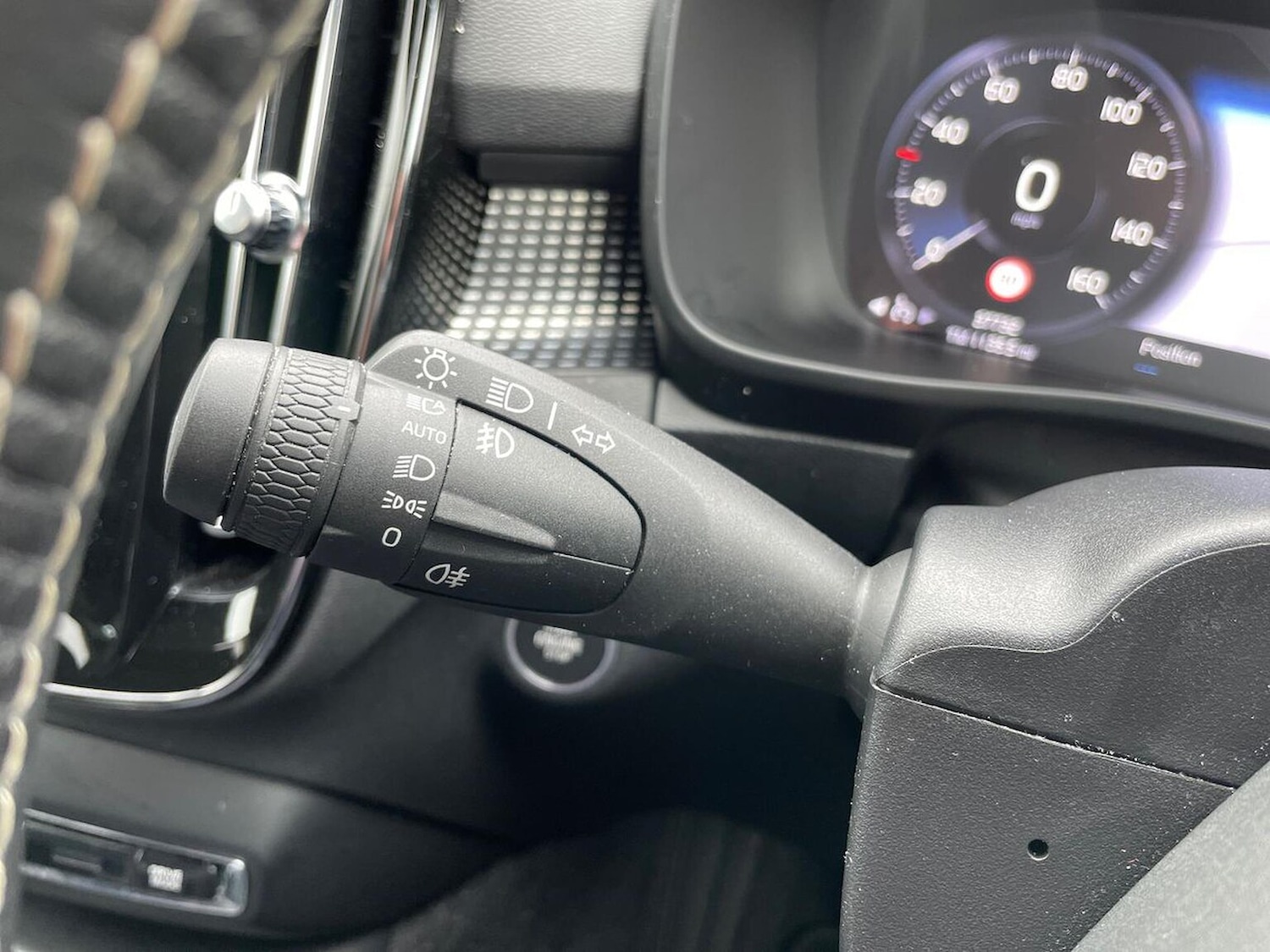 Used Volvo XC40 2019 for sale - 76643642: Photo 27