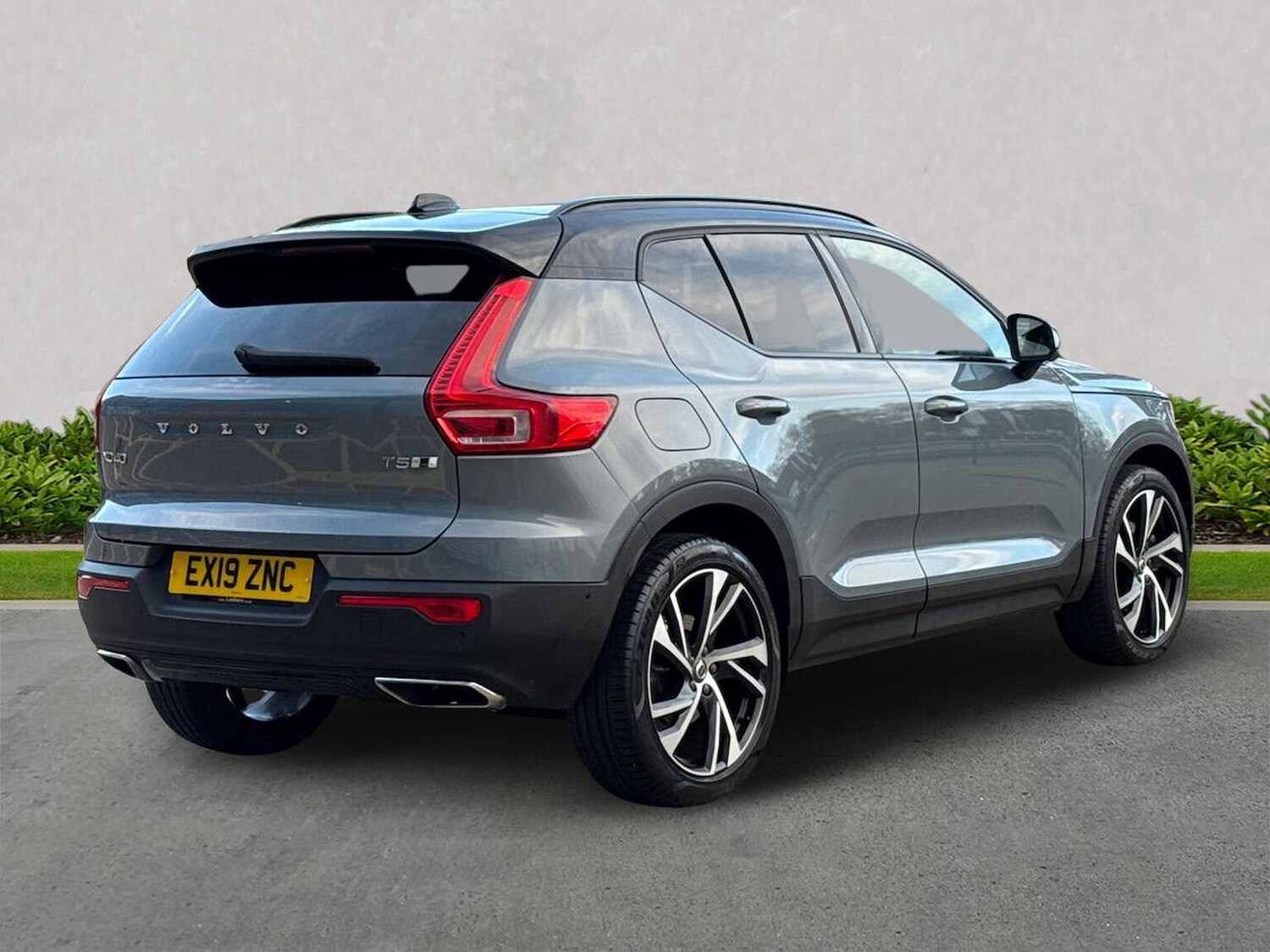 Used Volvo XC40 2019 for sale - 76439806: Photo 2