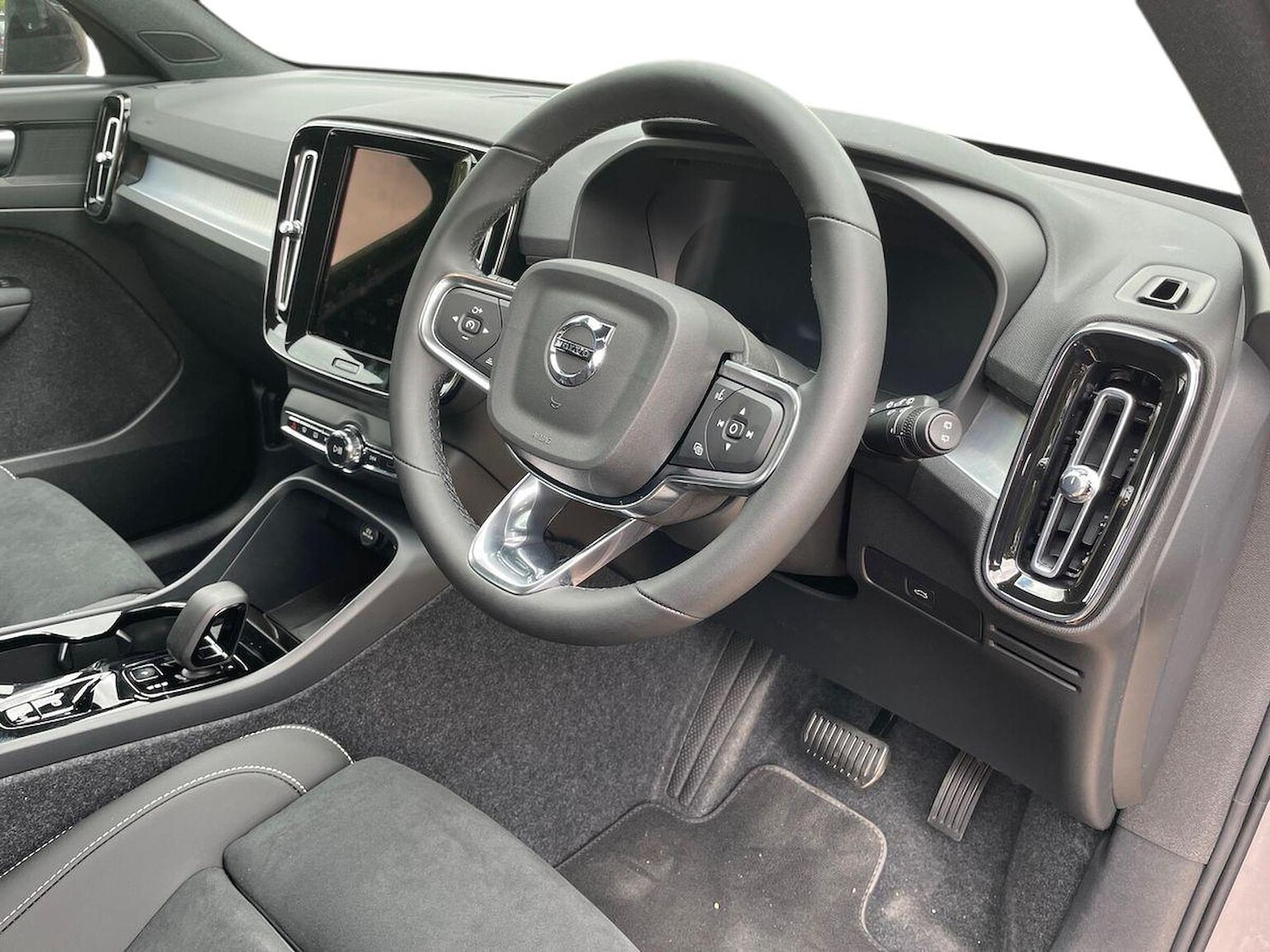 Used Volvo XC40 2025 for sale - 76057969: Photo 15