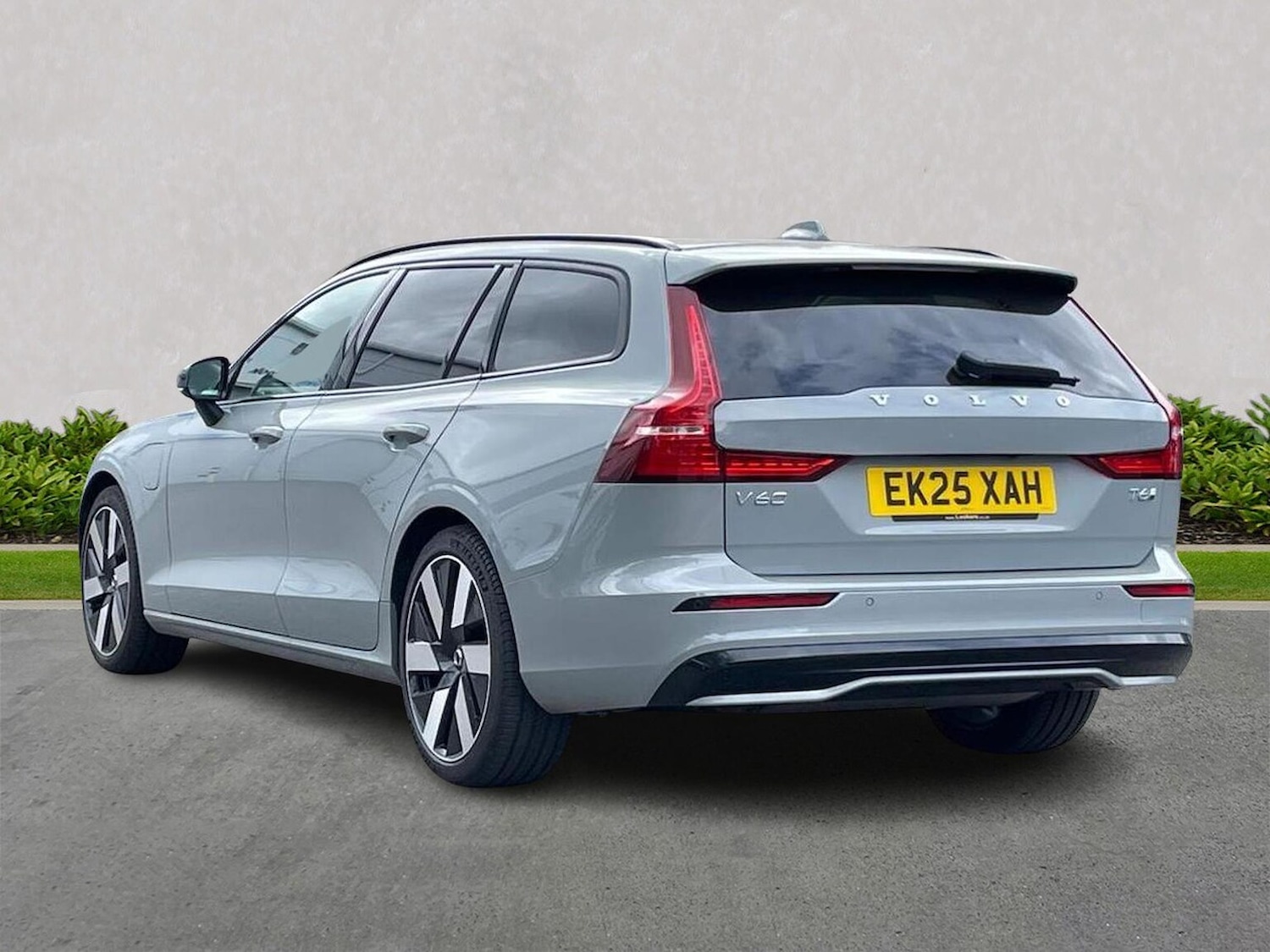 Used Volvo V60 2025 for sale - 76699390: Photo 2