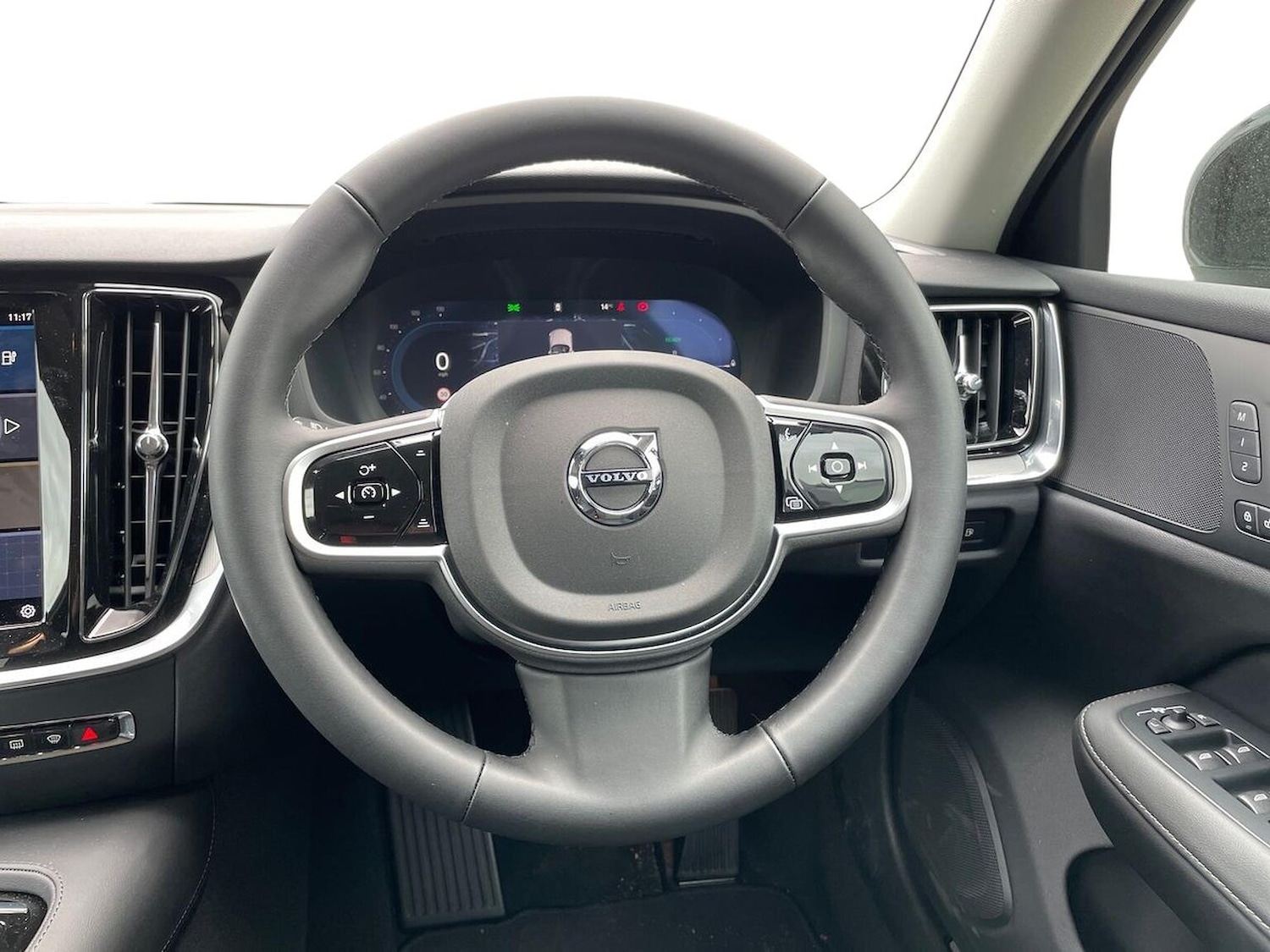 Used Volvo V60 2025 for sale - 76699390: Photo 9