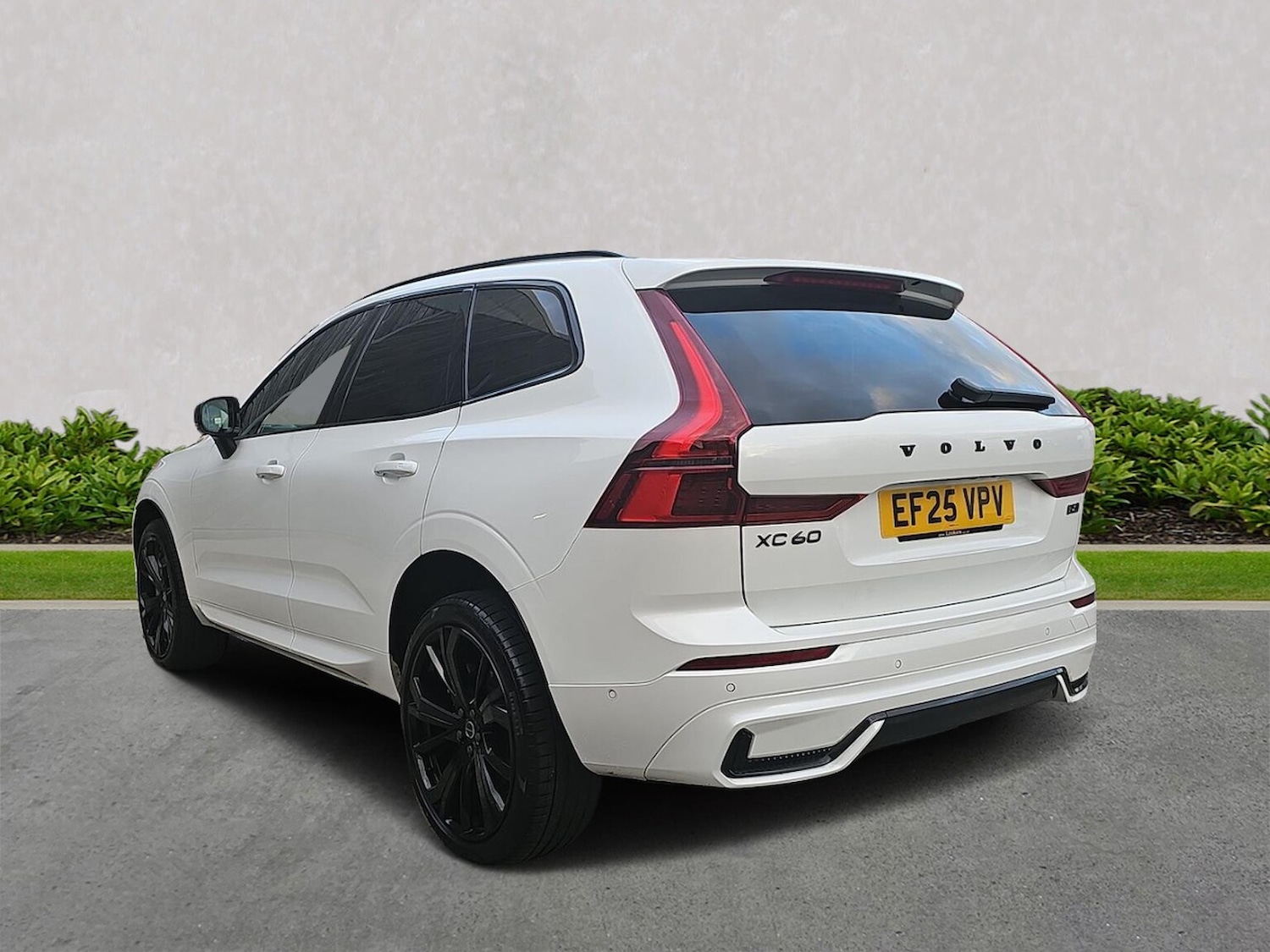 Used Volvo XC60 2025 for sale - 77802105: Photo 2