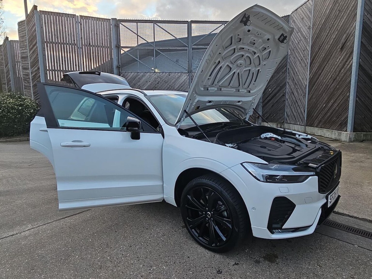 Used Volvo XC60 2025 for sale - 77802105: Photo 40