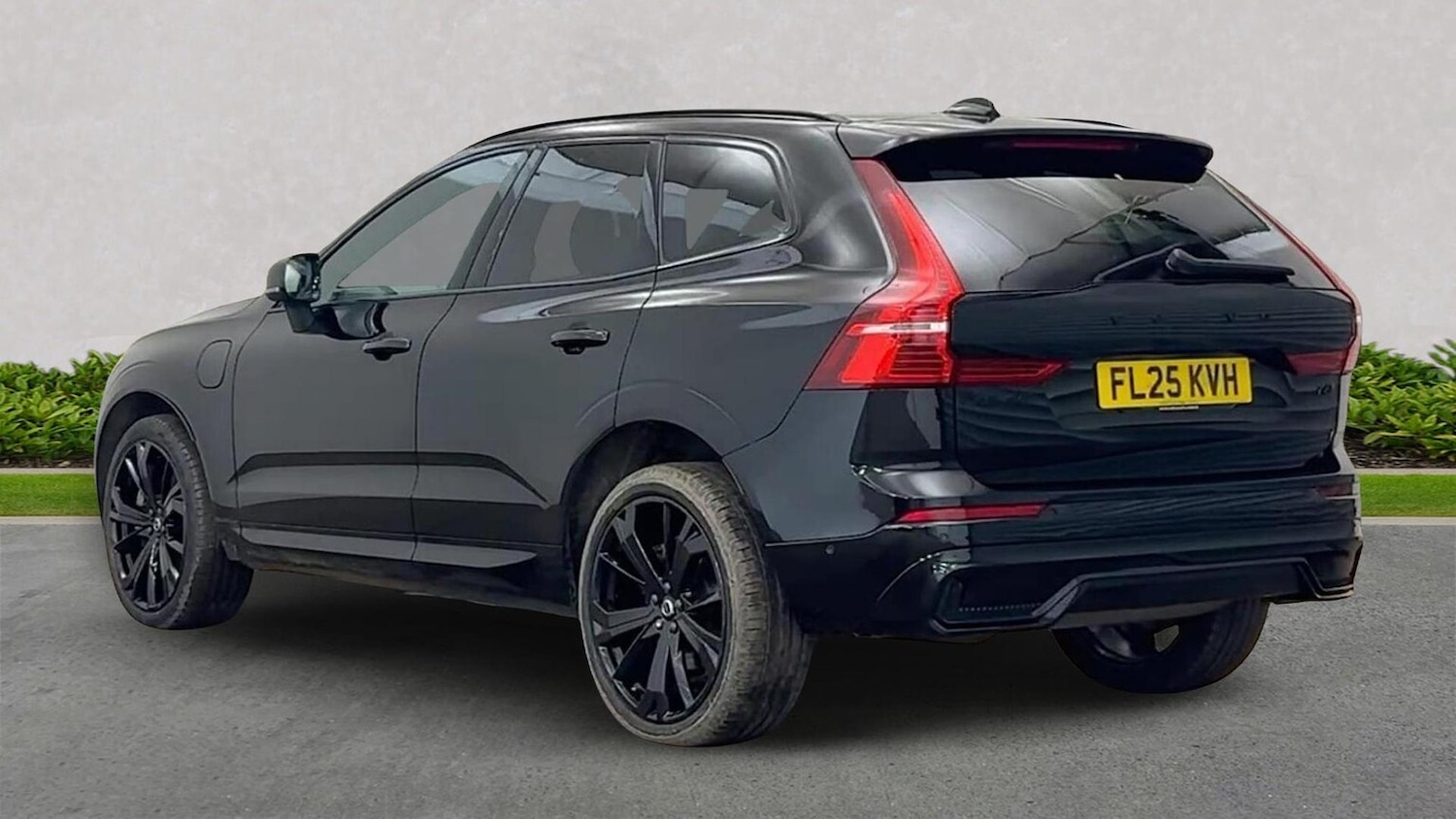 Used Volvo XC60 2025 for sale - 77487384: Photo 2