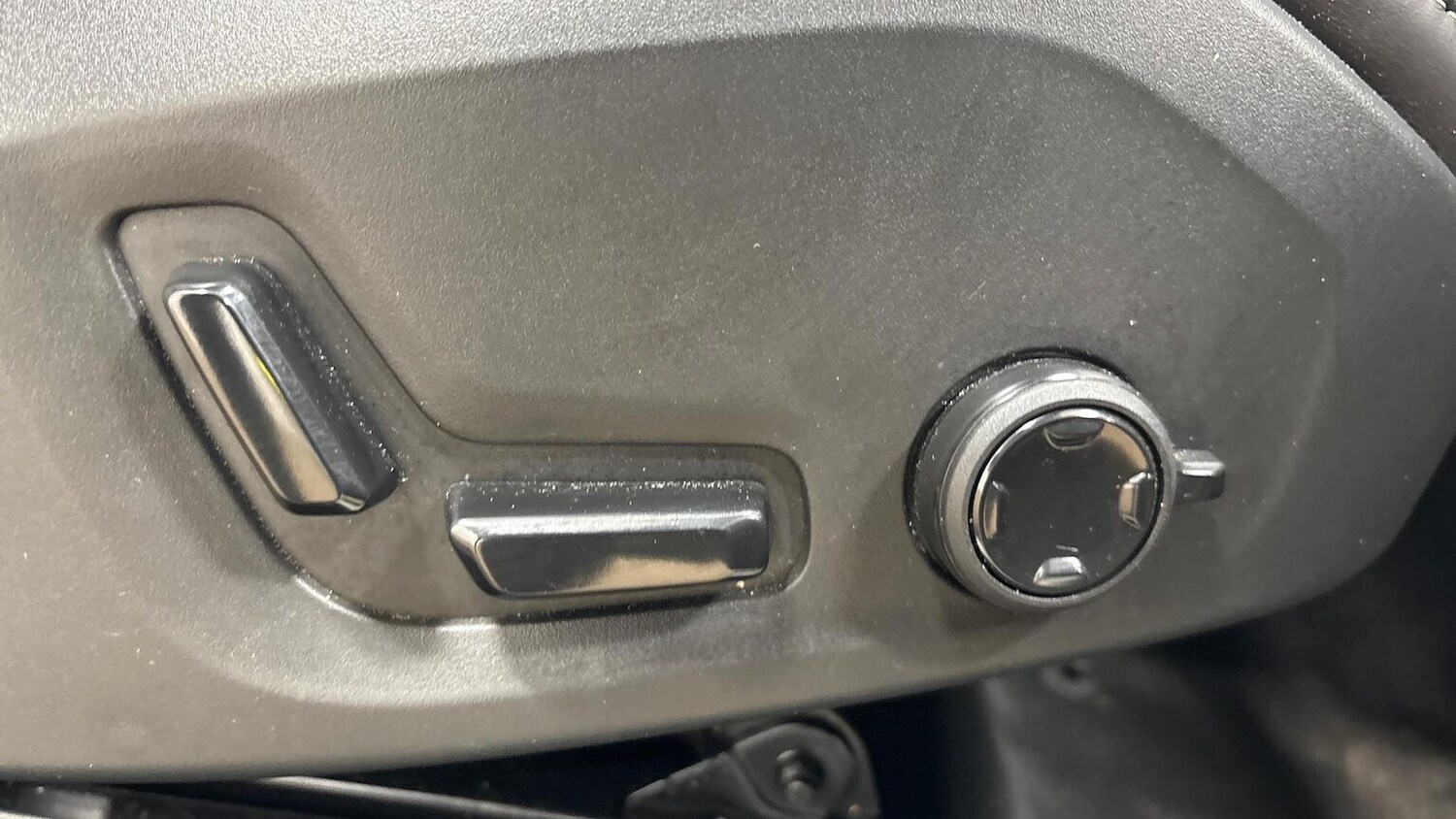 Used Volvo XC60 2025 for sale - 77487384: Photo 28