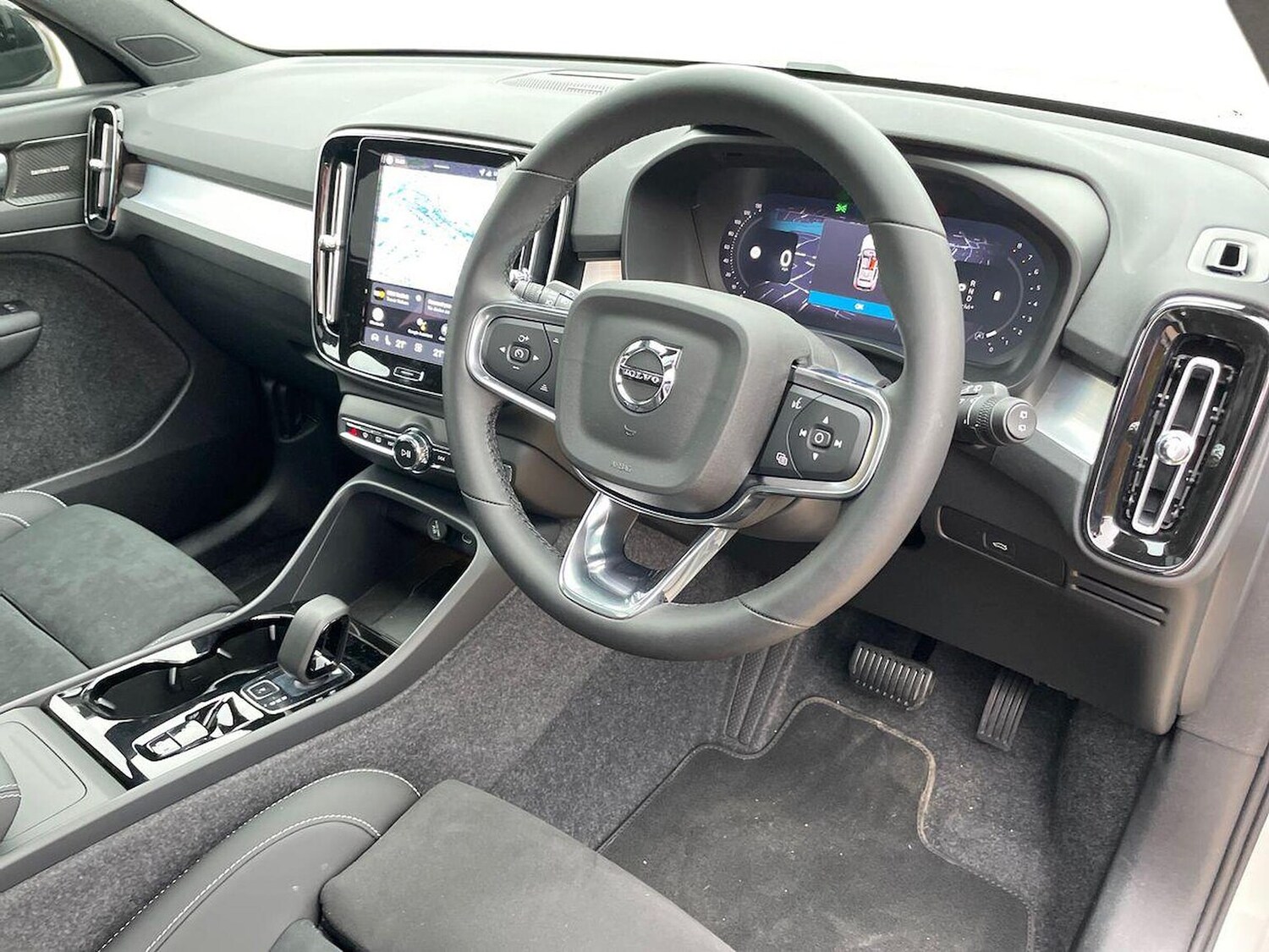 Used Volvo XC40 2025 for sale - 77487441: Photo 15