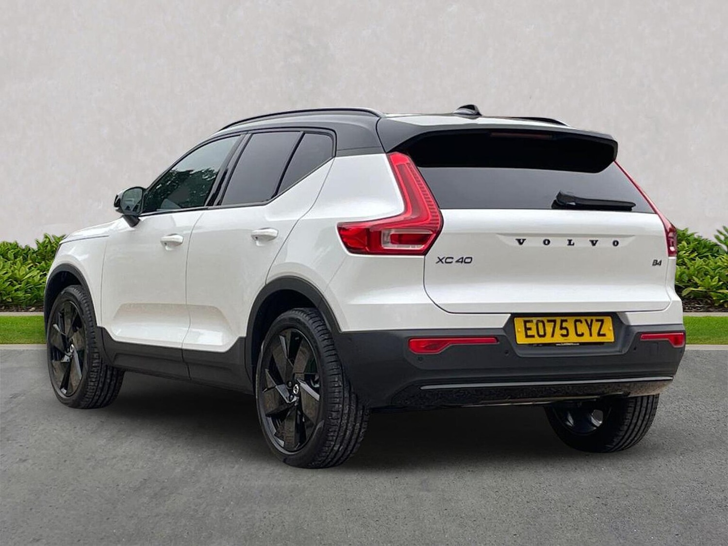 Used Volvo XC40 2025 for sale - 77487441: Photo 2