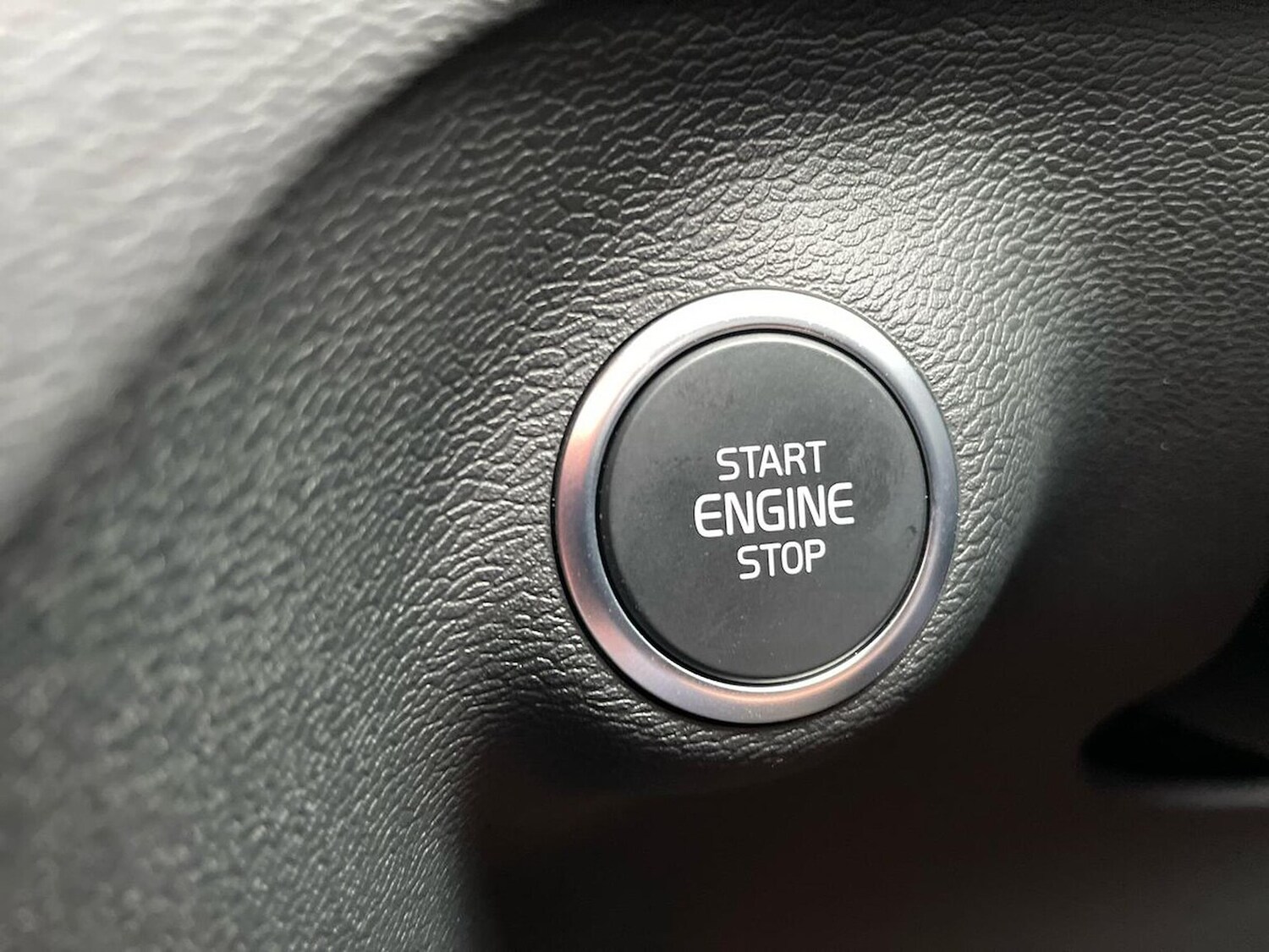 Used Volvo XC40 2025 for sale - 77487441: Photo 28