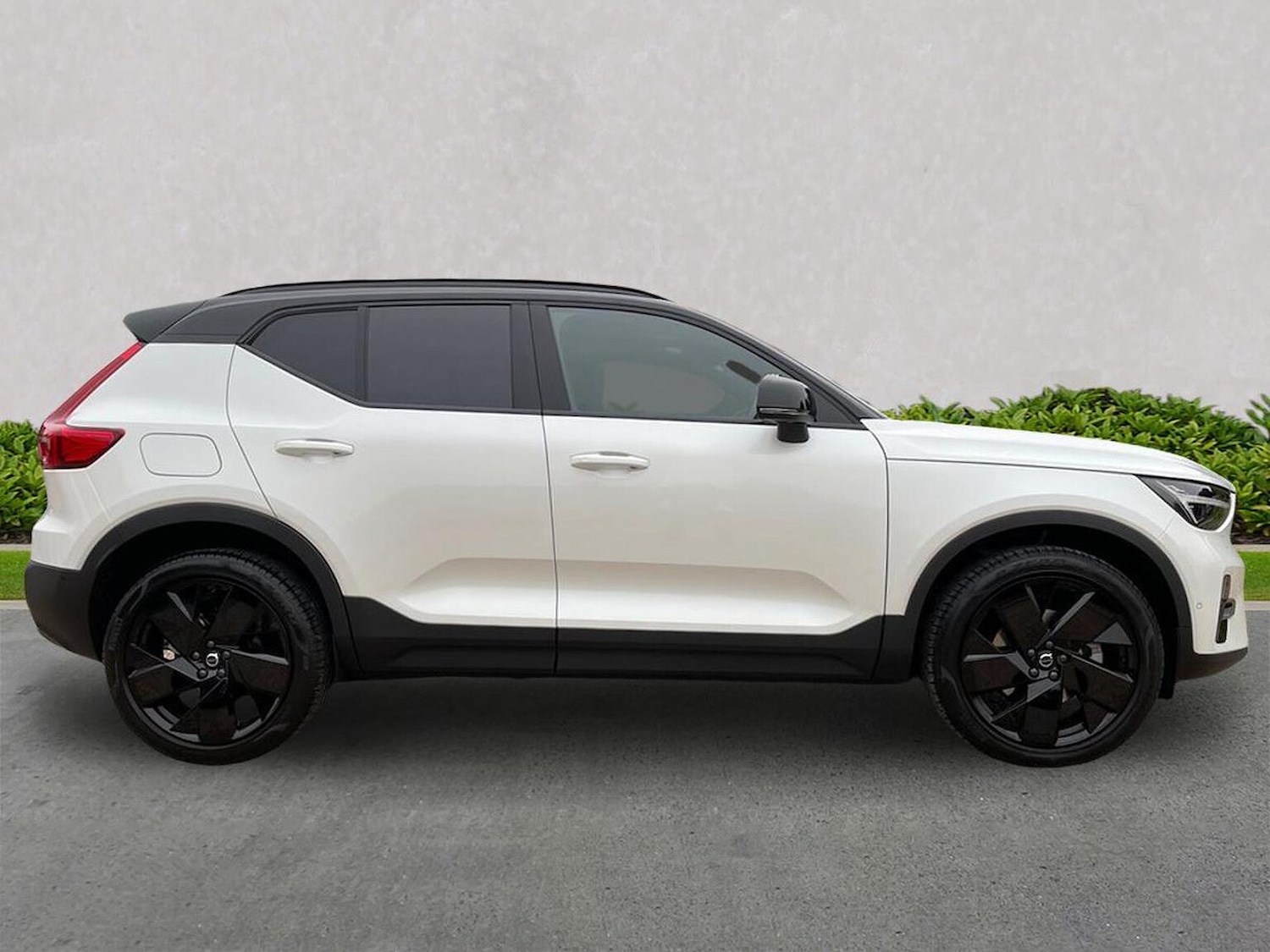 Used Volvo XC40 2025 for sale - 77487441: Photo 3