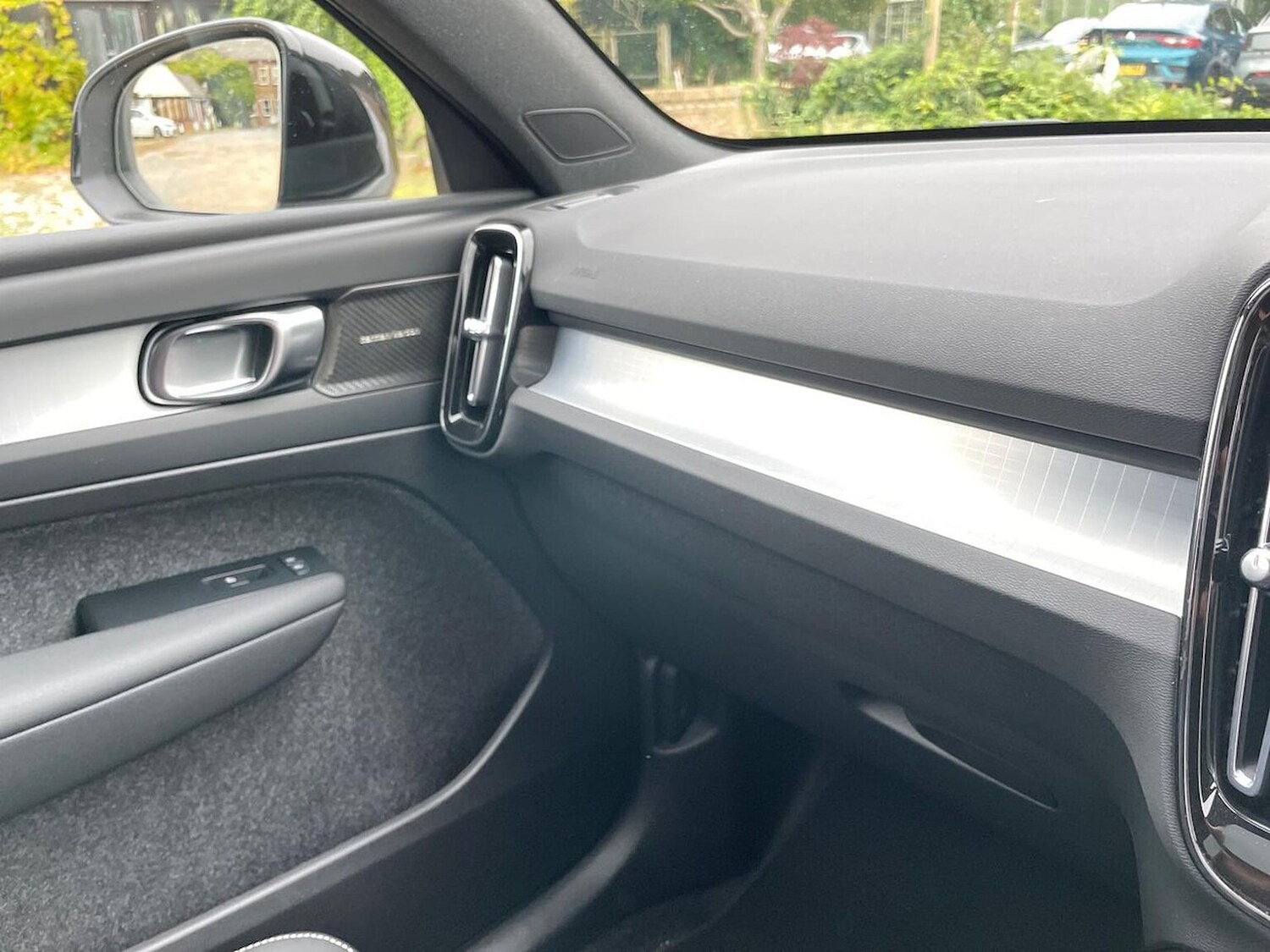 Used Volvo XC40 2025 for sale - 77487441: Photo 34