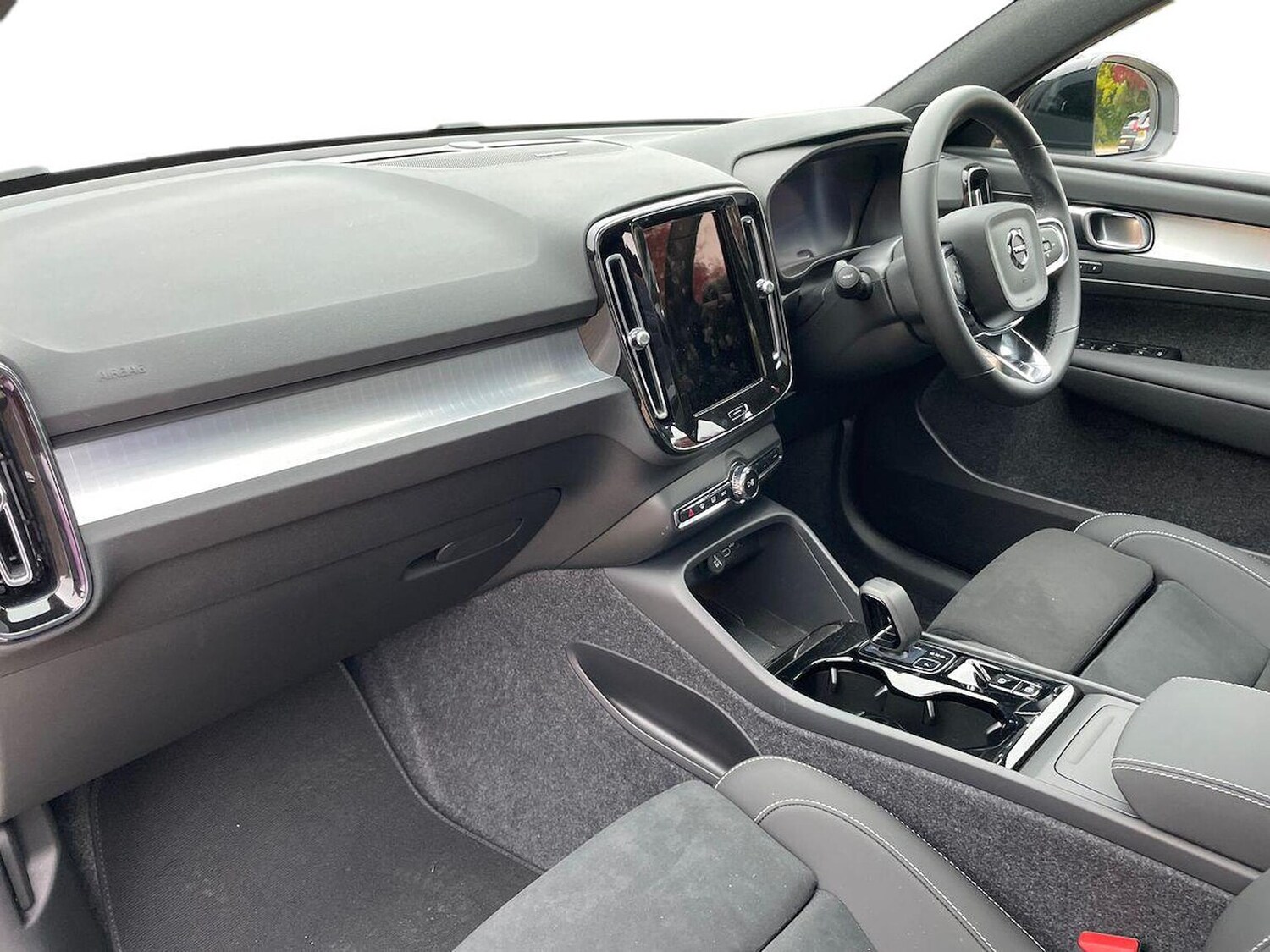 Used Volvo XC40 2025 for sale - 77487441: Photo 7