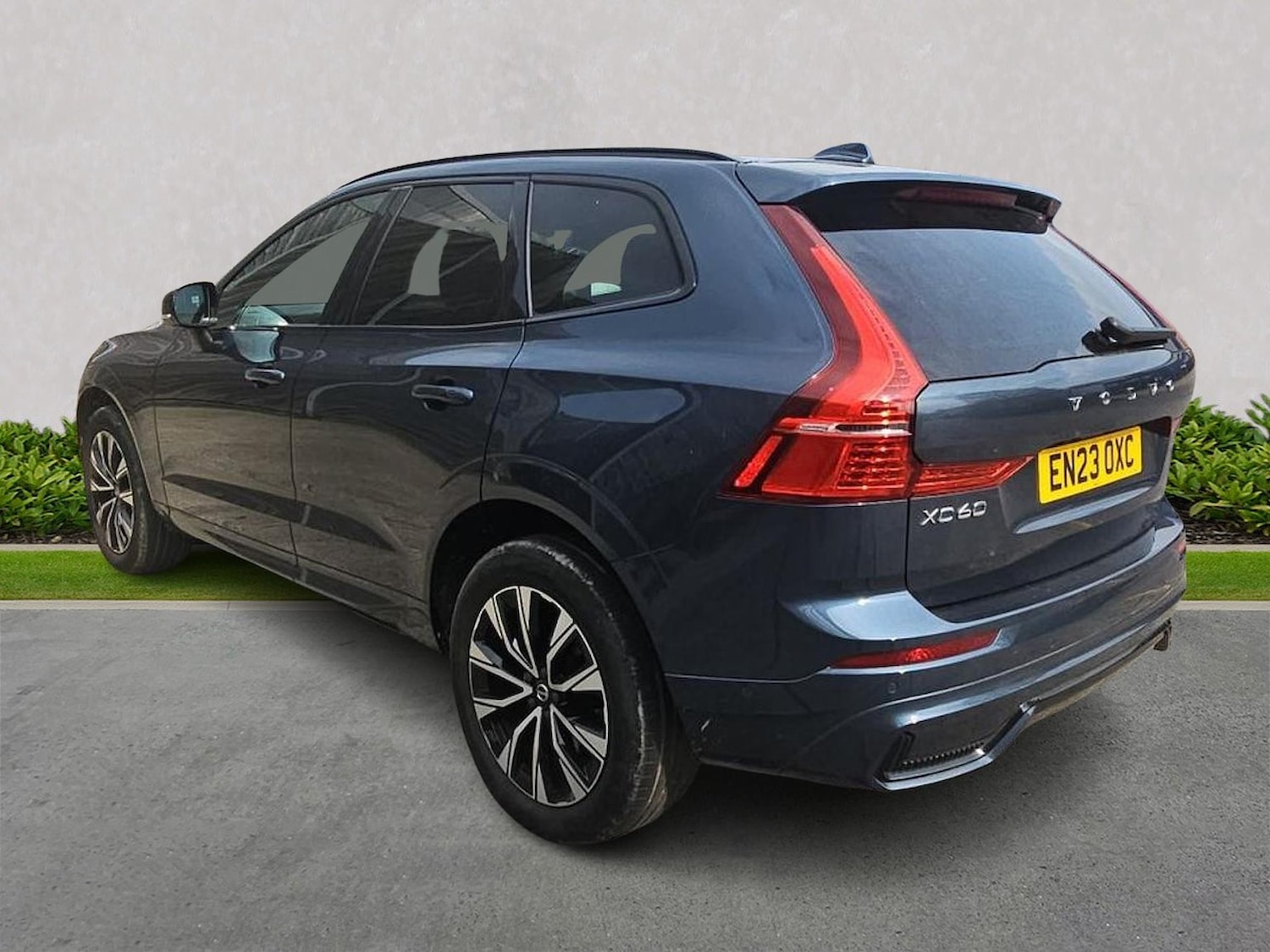 Used Volvo XC60 2023 for sale - 78193922: Photo 2