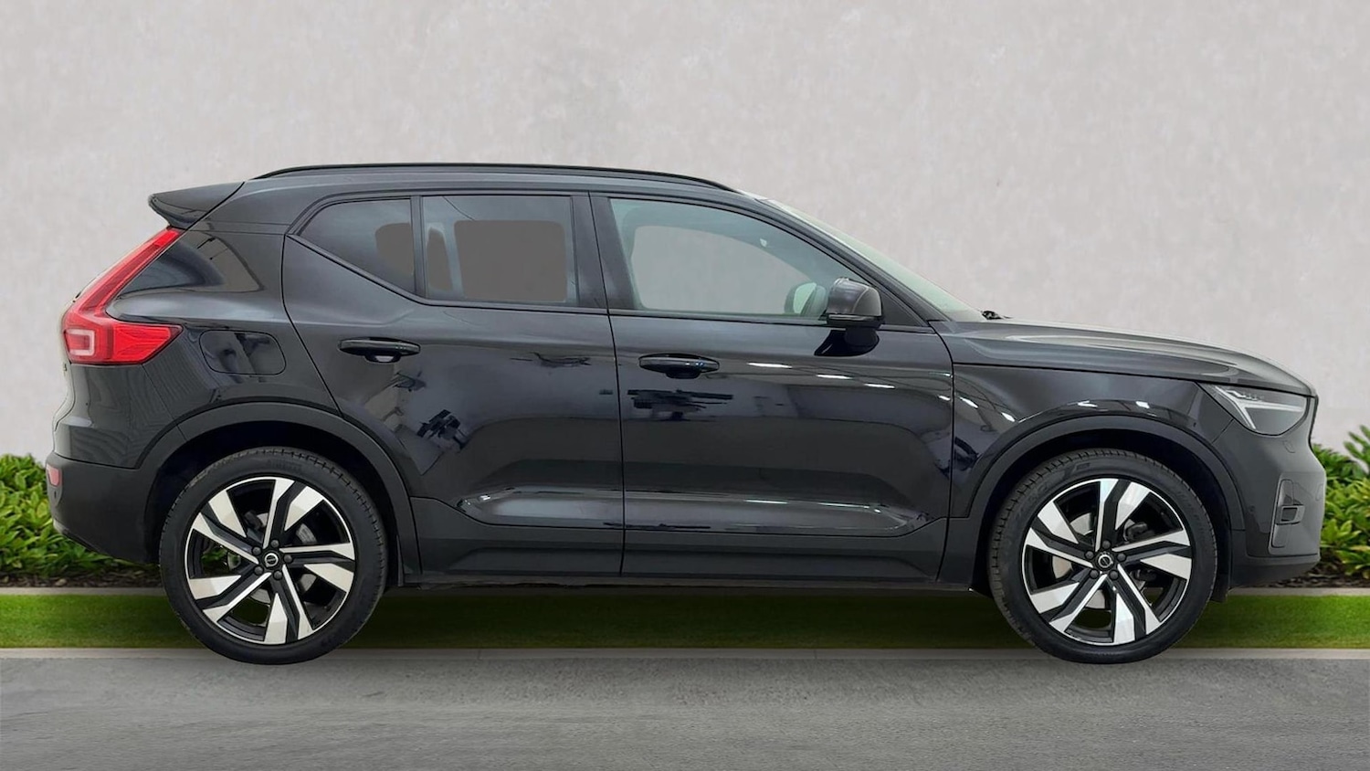 Used Volvo XC40 2022 for sale - 76335103: Photo 2
