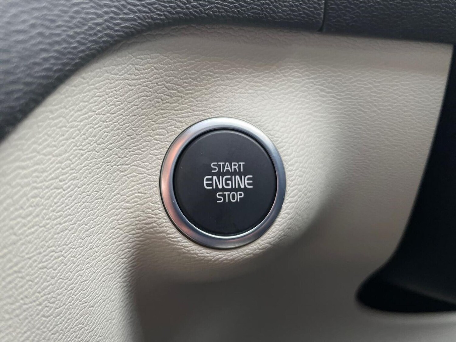 Used Volvo XC40 2025 for sale - 77487431: Photo 26