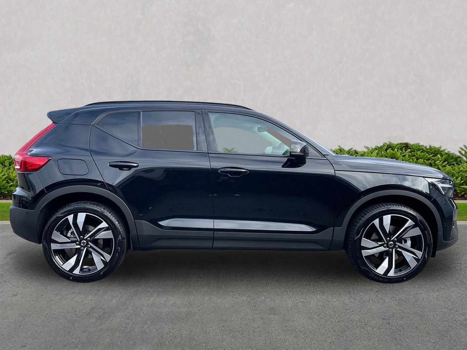 Used Volvo XC40 2025 for sale - 77487431: Photo 3