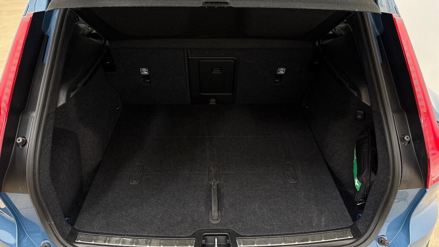 Used Volvo XC40 2024 for sale - 76940139: Photo 11