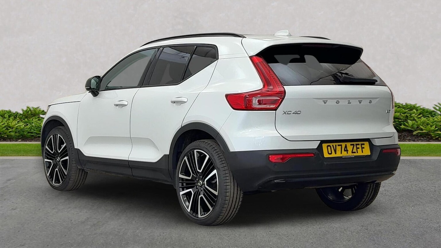 Used Volvo XC40 2024 for sale - 76565480: Photo 2