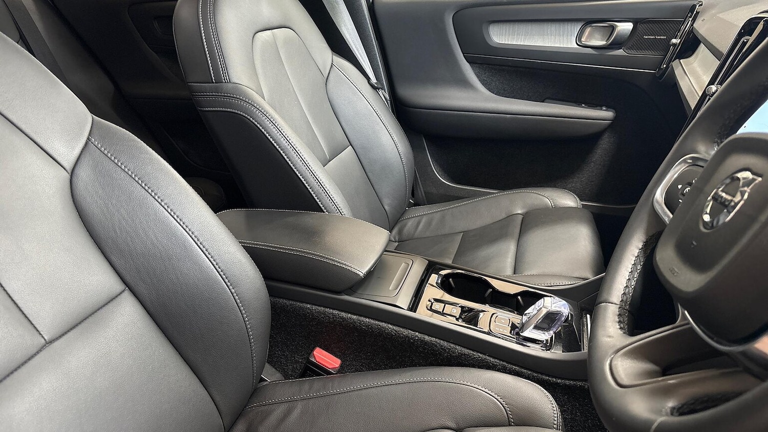 Used Volvo XC40 2024 for sale - 76565480: Photo 29