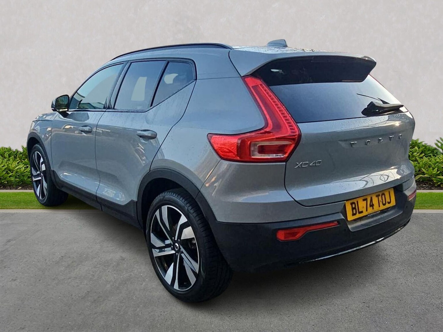 Used Volvo XC40 2025 for sale - 77709102: Photo 2