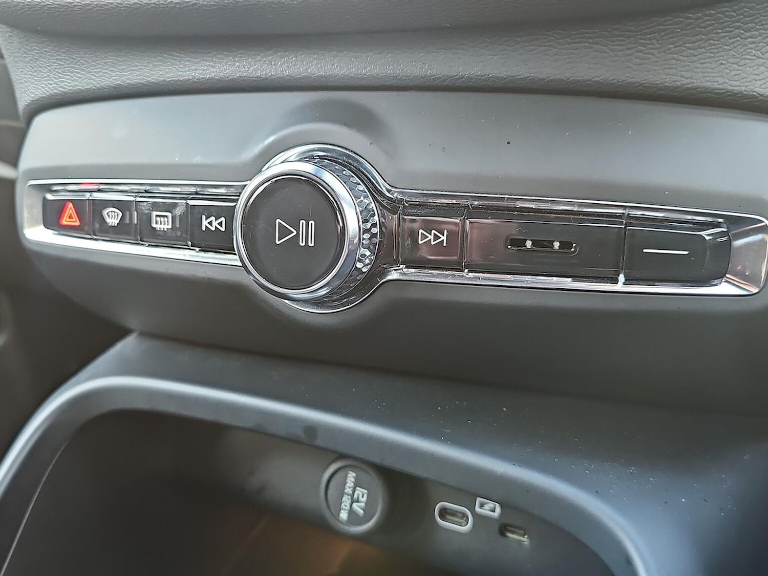 Used Volvo XC40 2025 for sale - 77709102: Photo 22