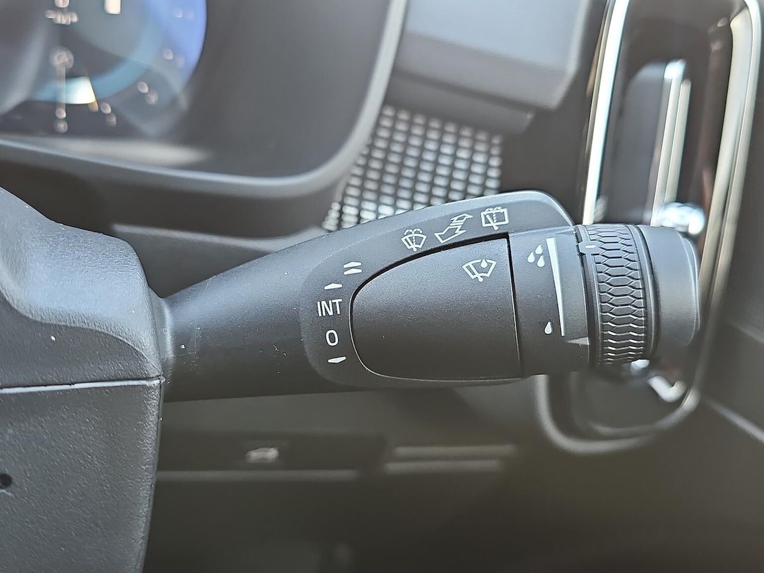 Used Volvo XC40 2025 for sale - 77709102: Photo 28