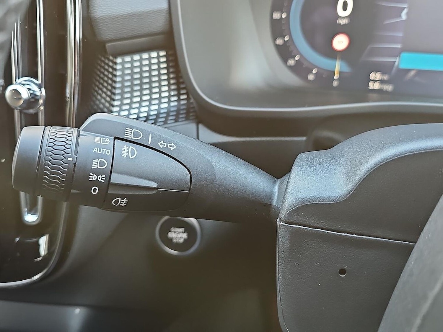 Used Volvo XC40 2025 for sale - 77709102: Photo 29