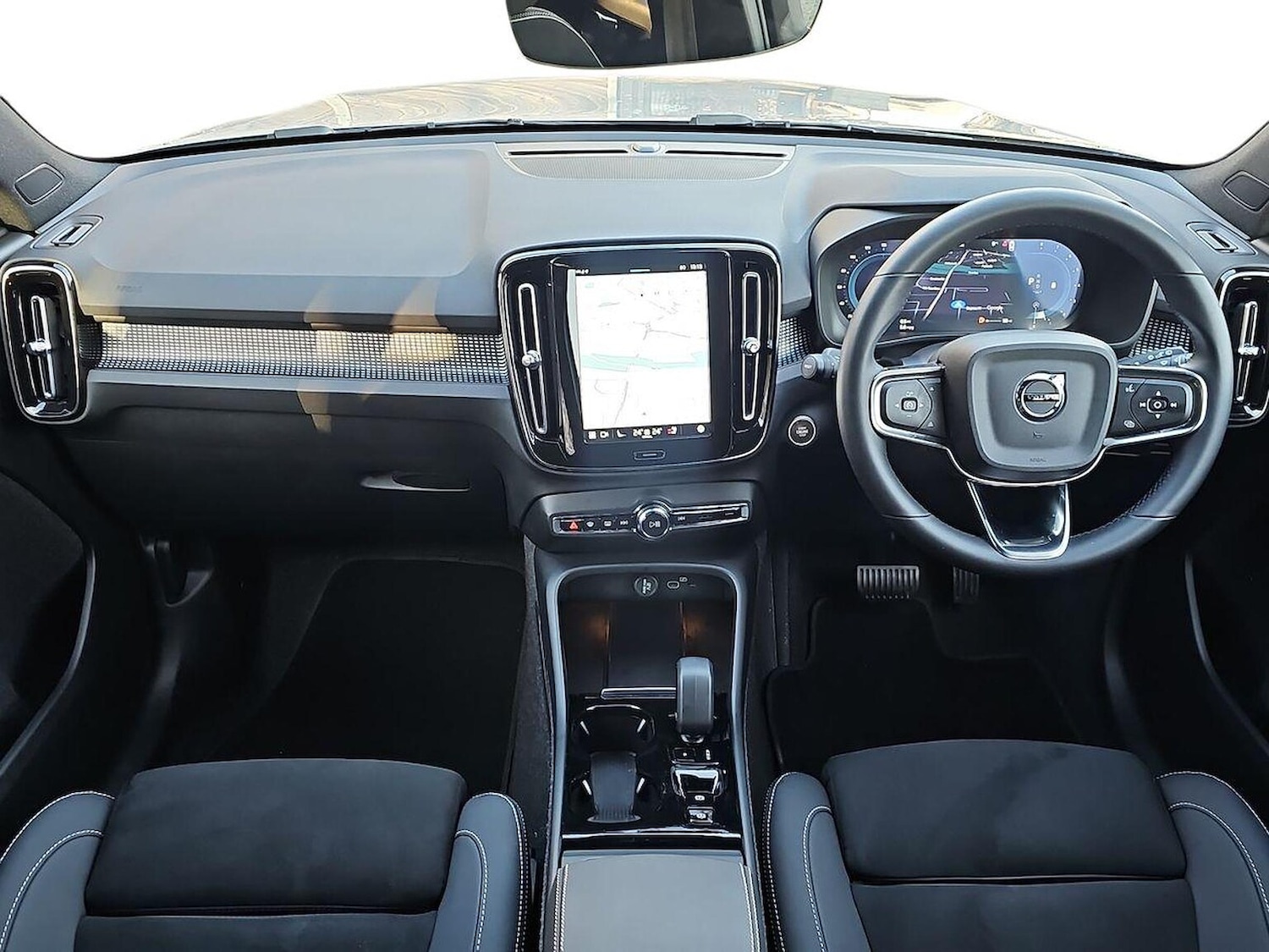 Used Volvo XC40 2025 for sale - 77709102: Photo 8