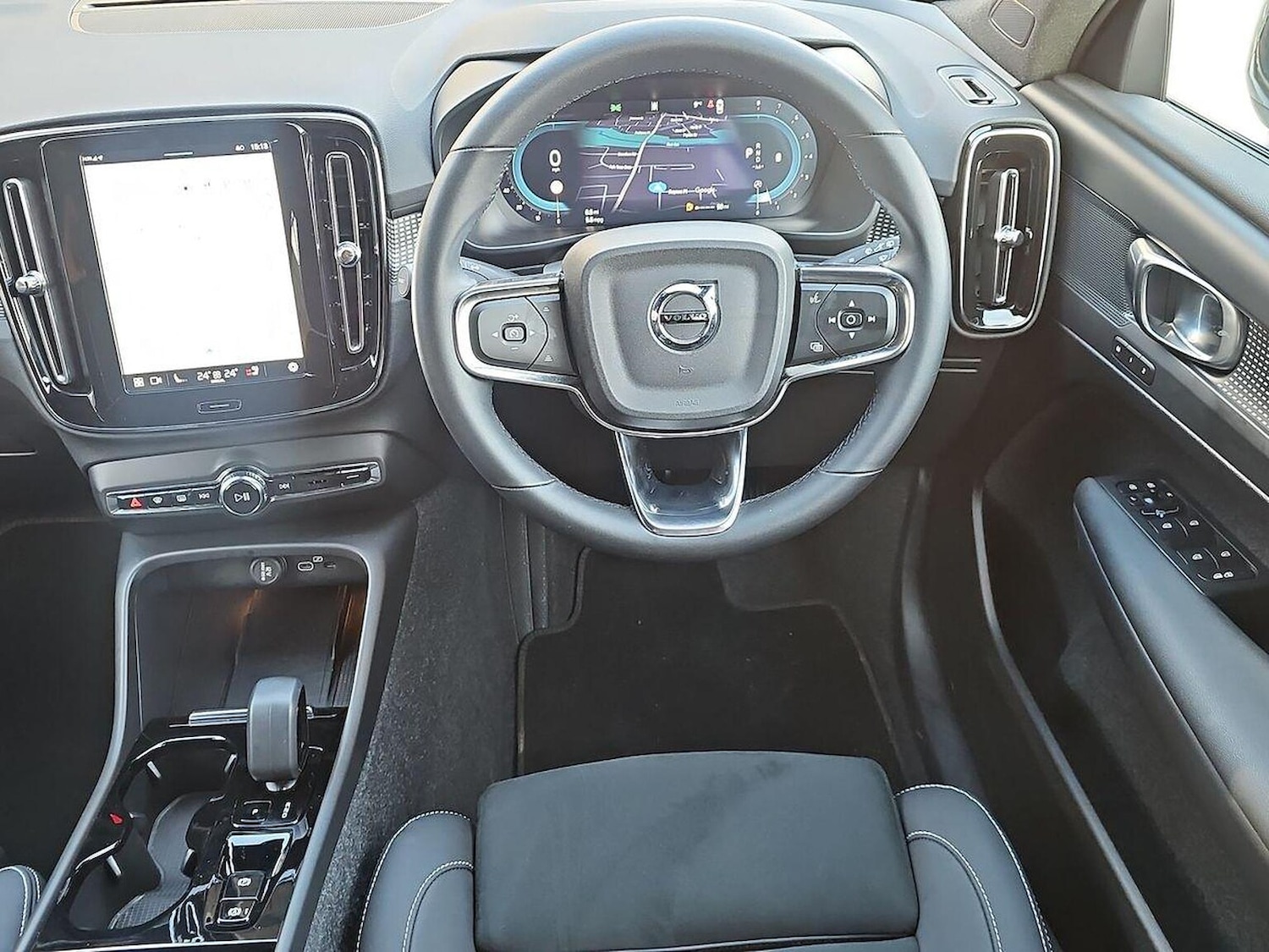 Used Volvo XC40 2025 for sale - 77709102: Photo 9