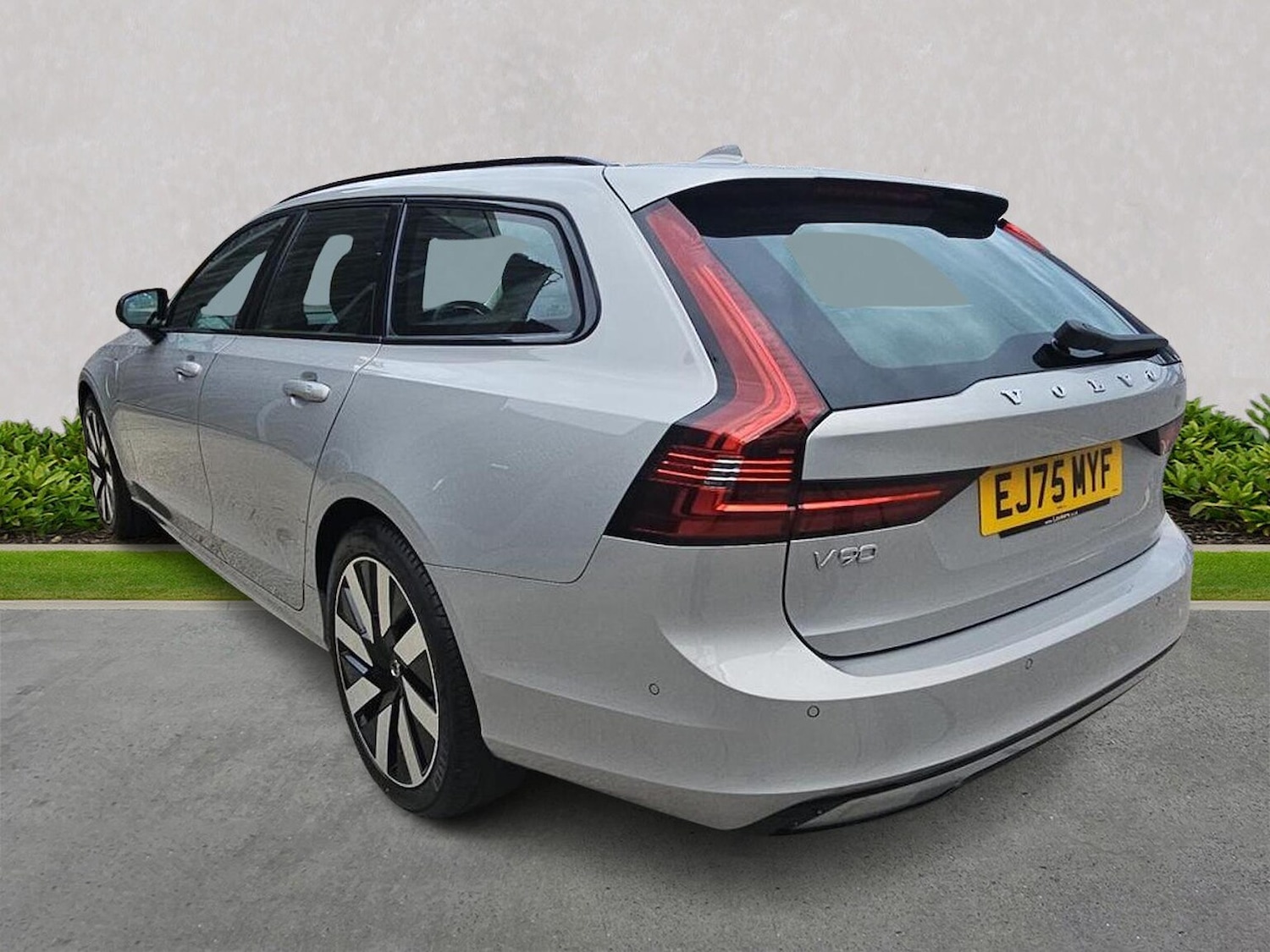 Used Volvo V90 2025 for sale - 76719398: Photo 2