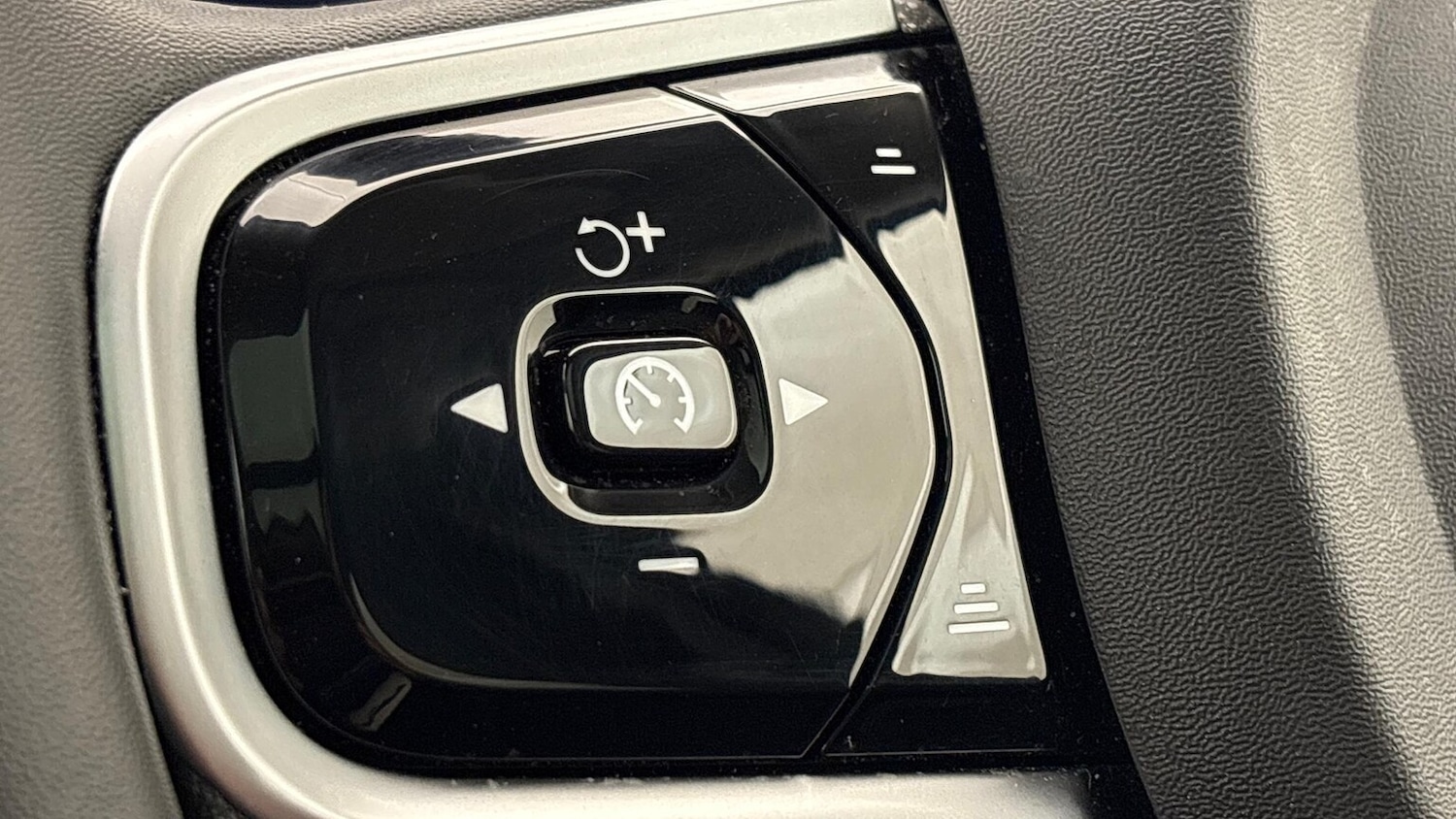 Used Volvo XC90 2023 for sale - 76643520: Photo 28