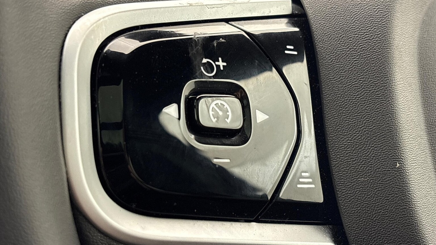 Used Volvo XC90 2025 for sale - 77056924: Photo 31