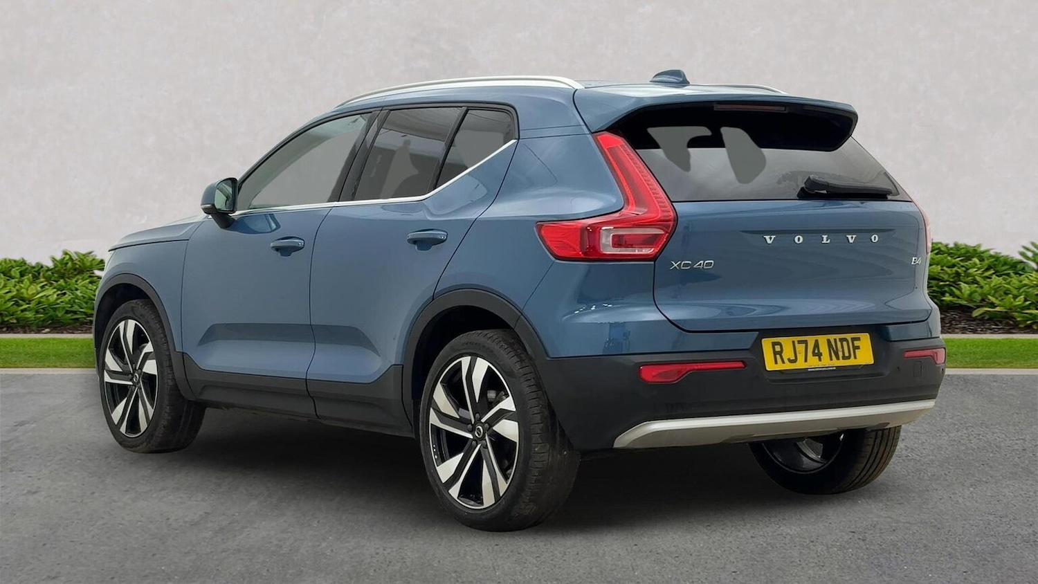 Used Volvo XC40 2024 for sale - 76464676: Photo 2