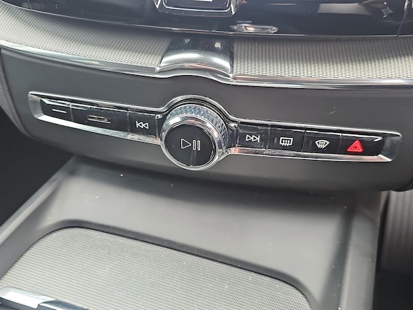 Used Volvo XC60 2023 for sale - 76219229: Photo 12