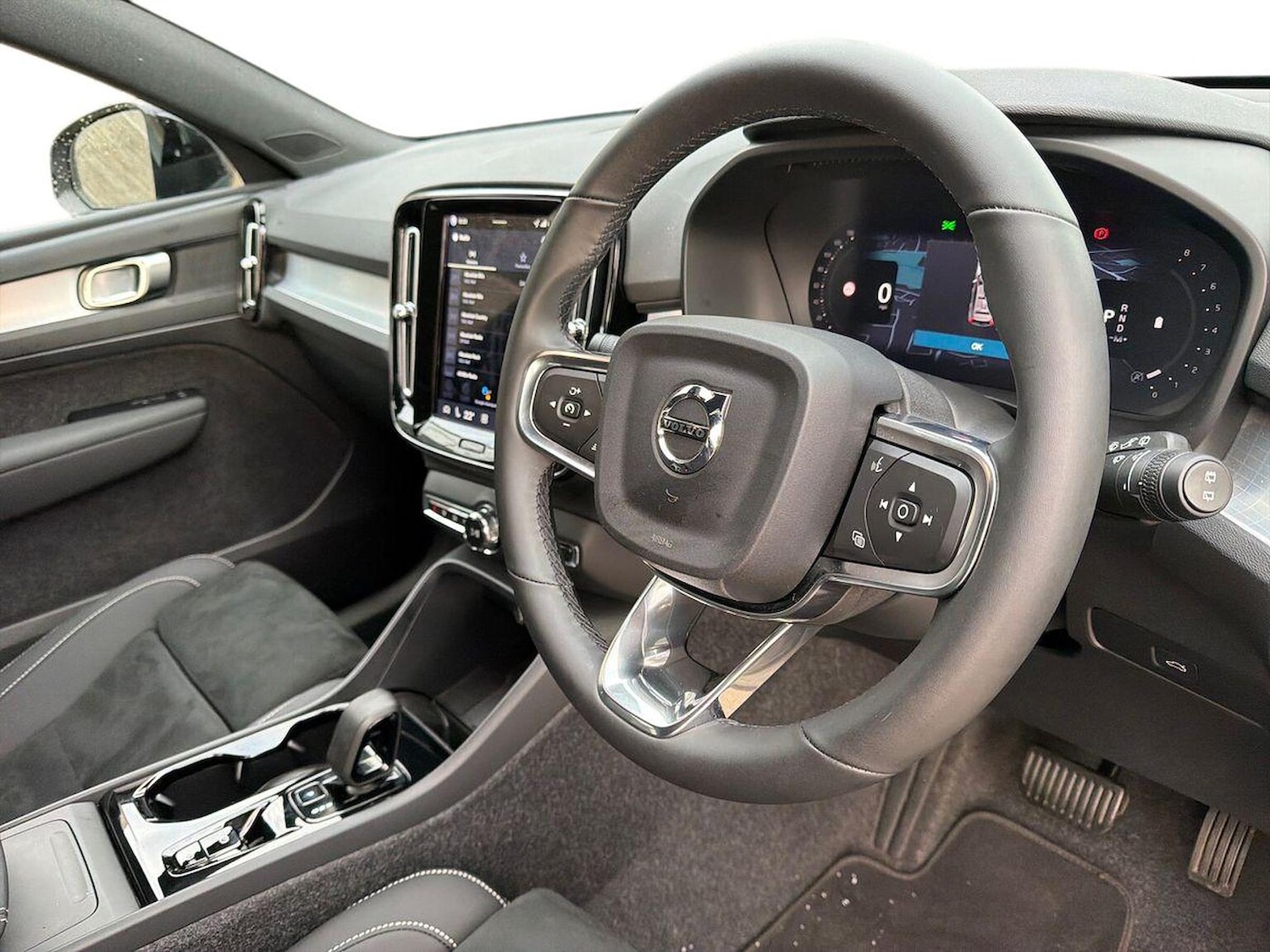 Used Volvo XC40 2025 for sale - 77676378: Photo 15