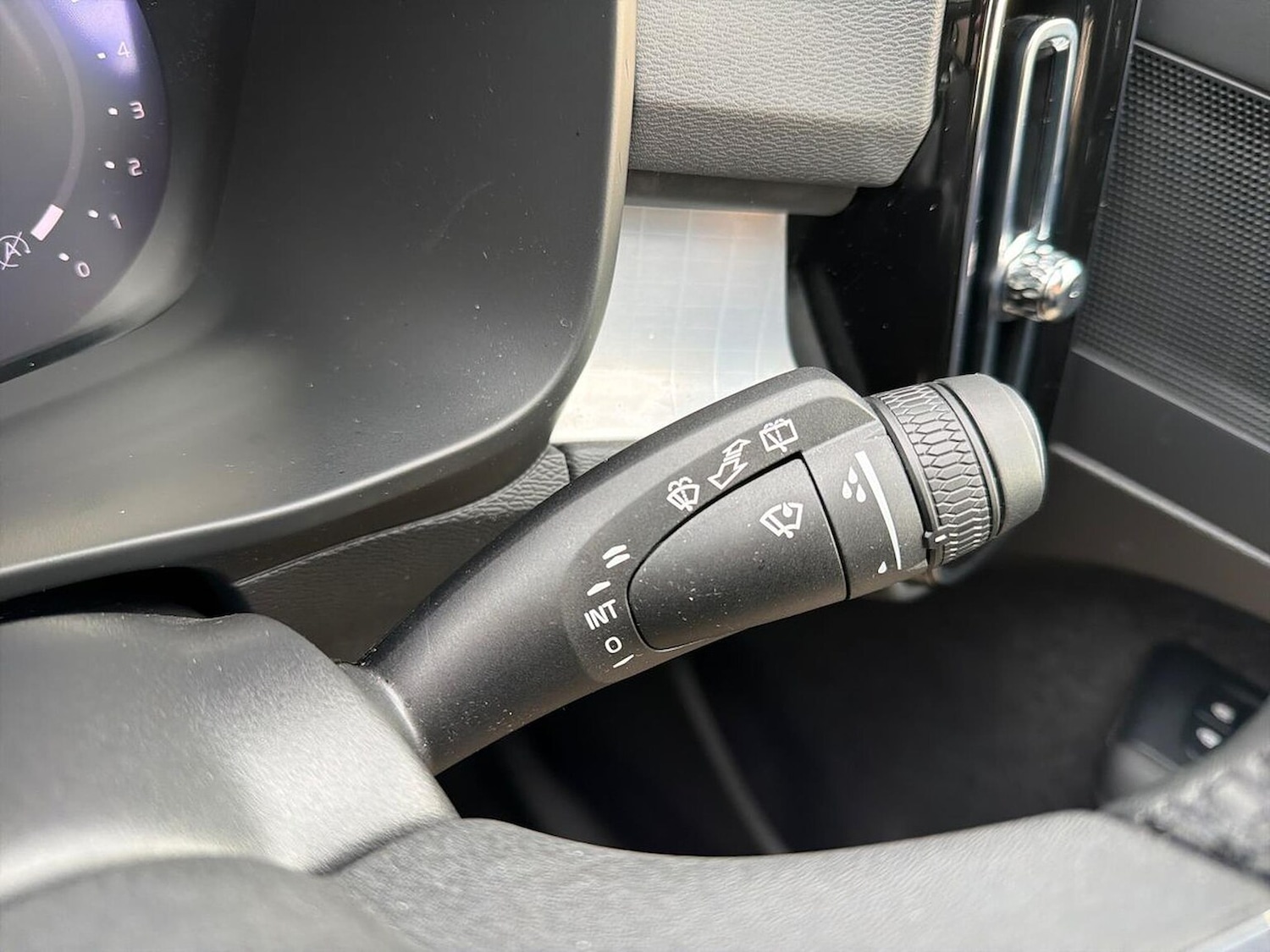 Used Volvo XC40 2025 for sale - 77676378: Photo 28