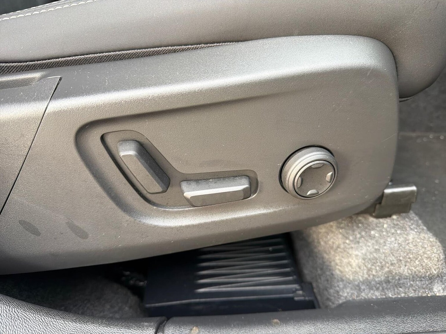 Used Volvo XC40 2025 for sale - 77676378: Photo 30