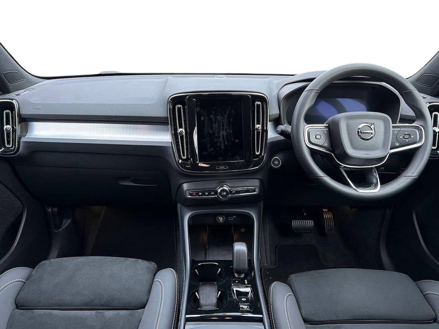 Used Volvo XC40 2025 for sale - 77676378: Photo 8