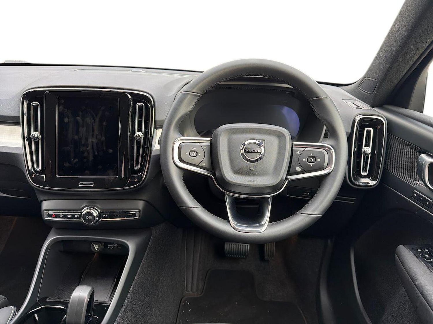 Used Volvo XC40 2025 for sale - 77676378: Photo 9