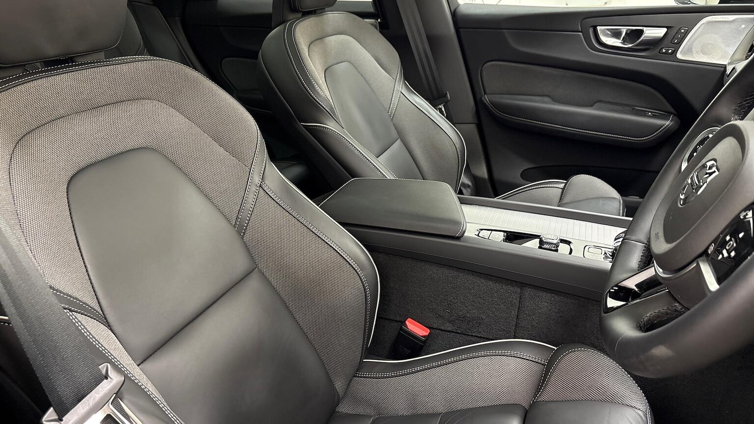 Used Volvo XC60 2025 for sale - 76464667: Photo 29