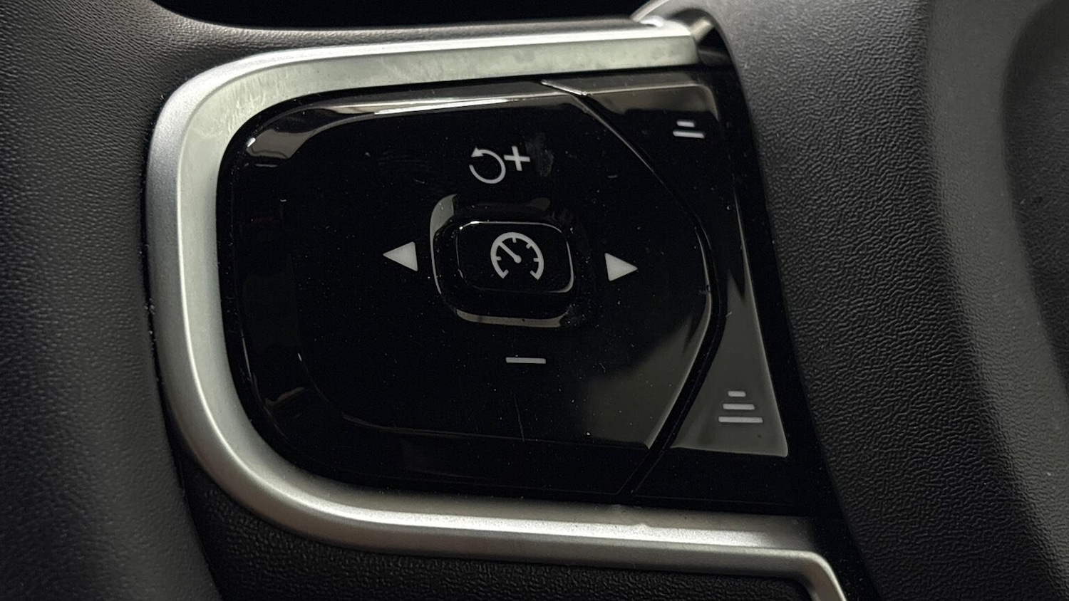 Used Volvo XC60 2025 for sale - 76464667: Photo 31