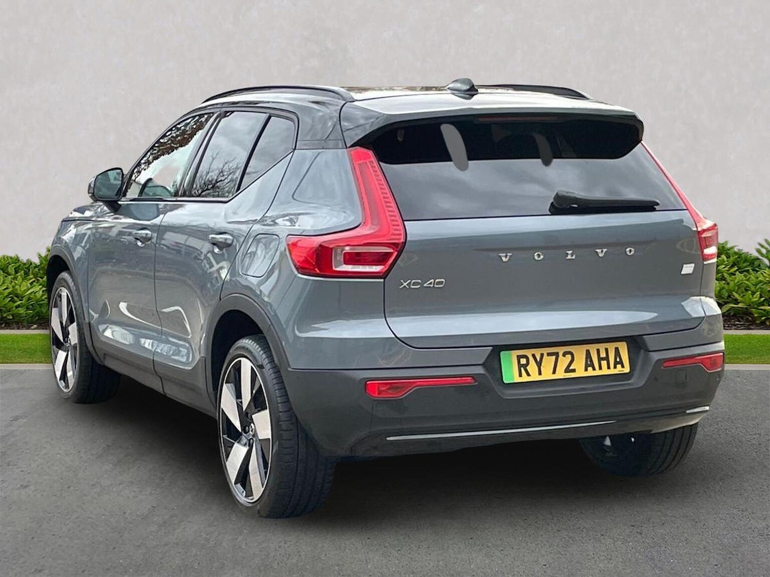 Used Volvo XC40 2023 for sale - 76504992: Photo 2