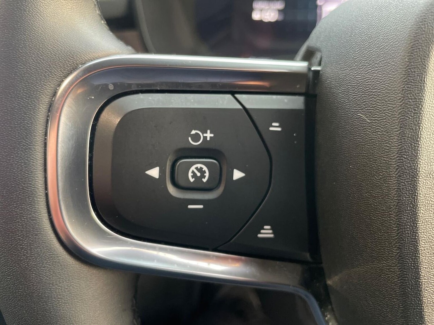 Used Volvo XC40 2023 for sale - 76504992: Photo 26