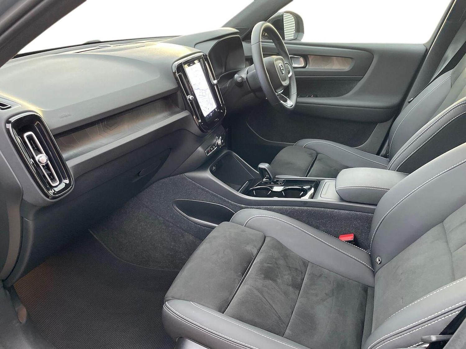 Used Volvo XC40 2023 for sale - 76504992: Photo 7