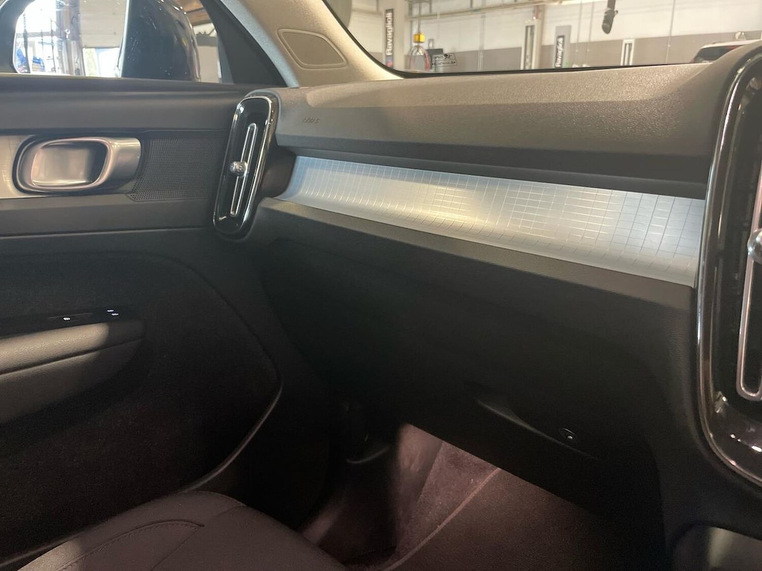 Used Volvo XC40 2020 for sale - 76127286: Photo 32