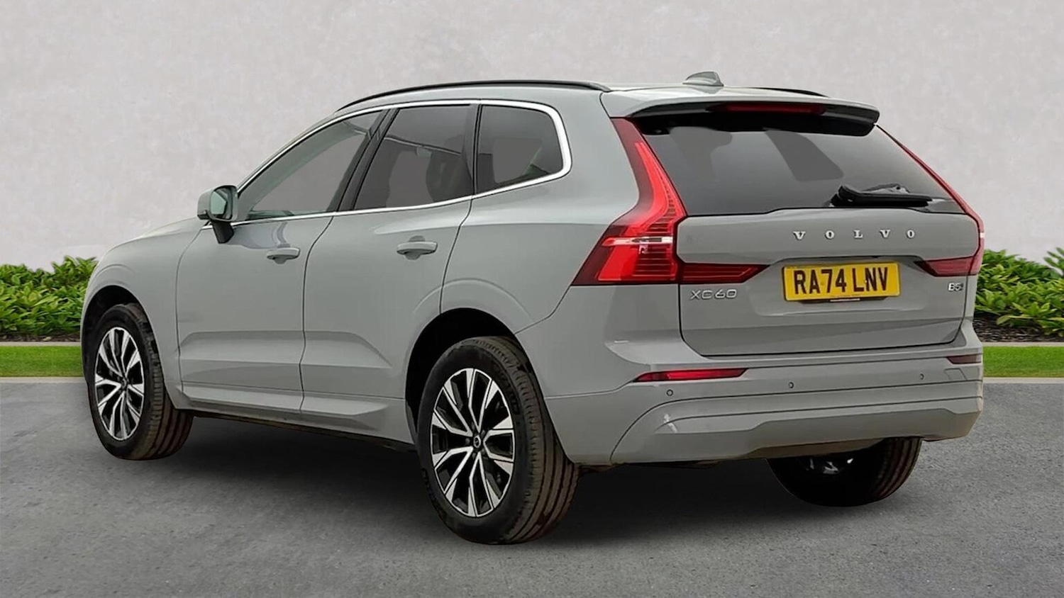 Used Volvo XC60 2025 for sale - 78192632: Photo 2