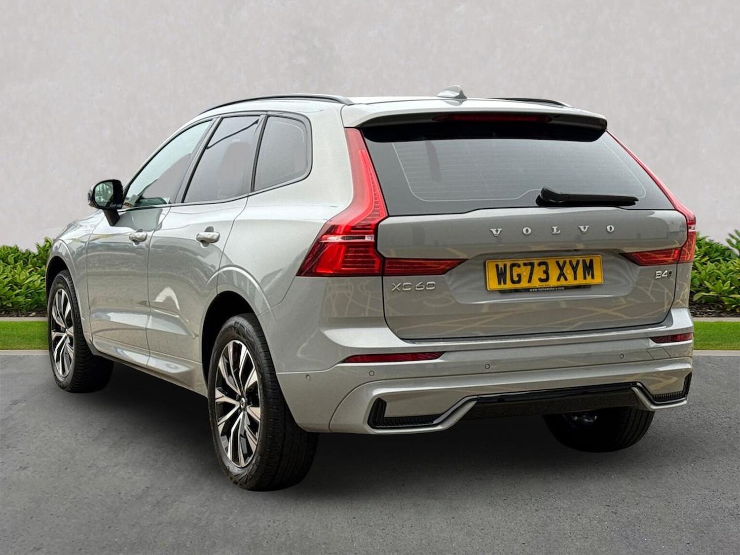 Used Volvo XC60 2023 for sale - 78106352: Photo 2