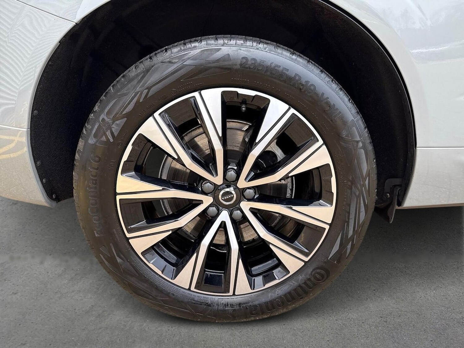 Used Volvo XC60 2023 for sale - 78106352: Photo 8