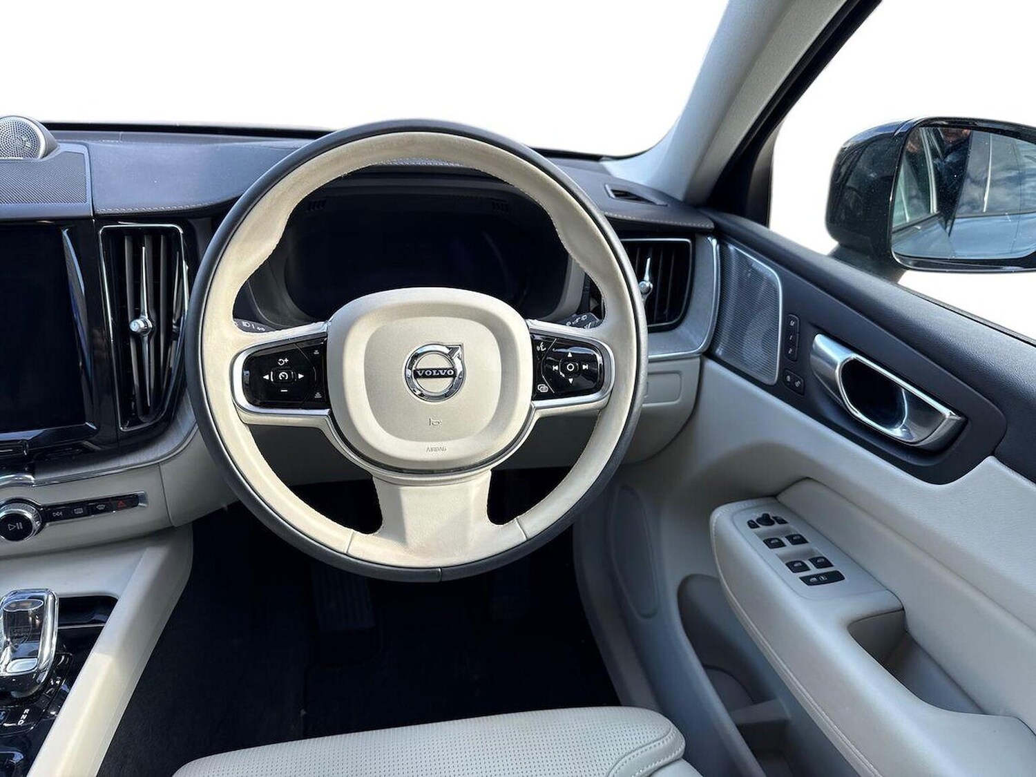 Used Volvo XC60 2023 for sale - 78192657: Photo 11