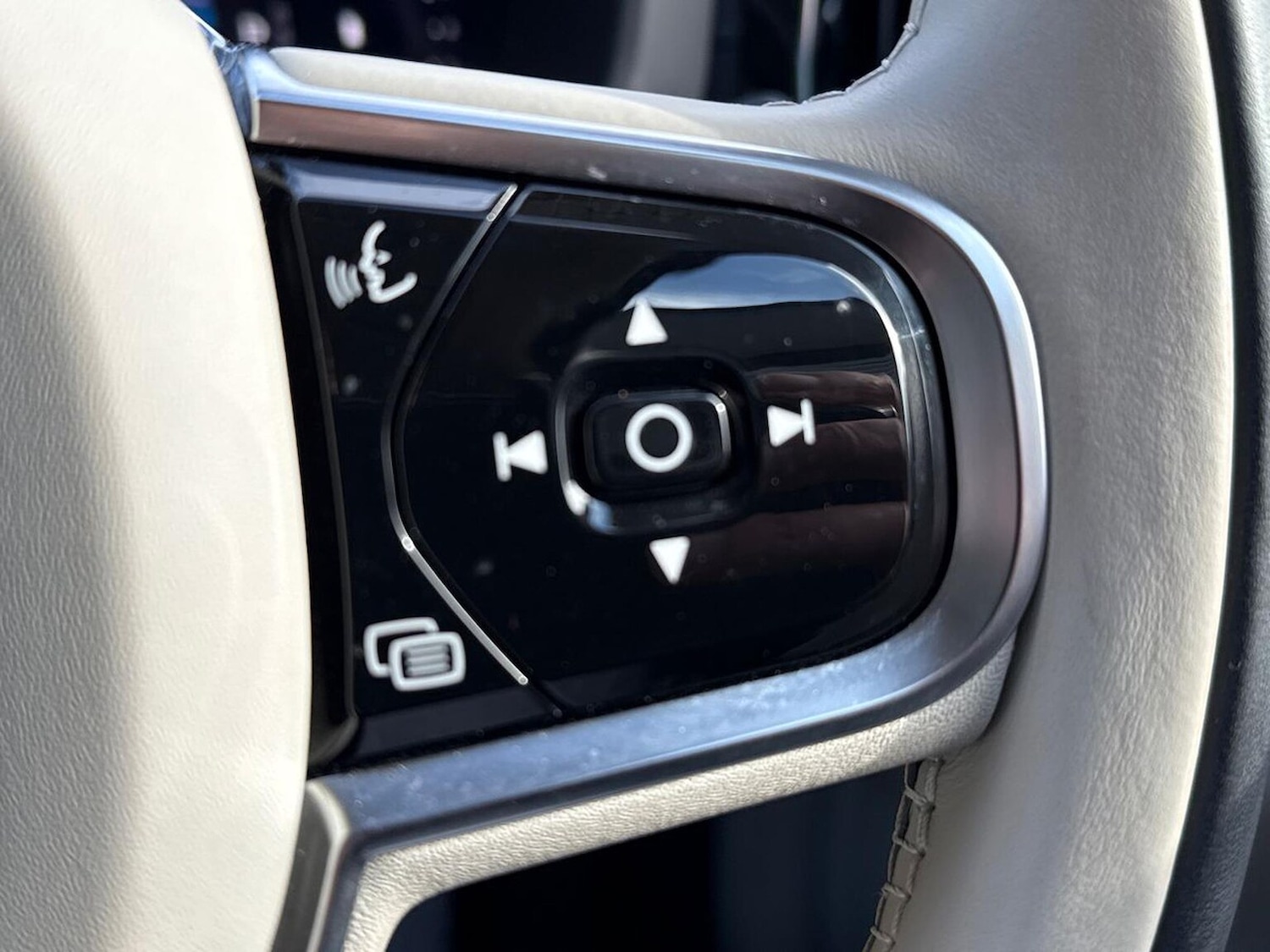 Used Volvo XC60 2023 for sale - 78192657: Photo 28